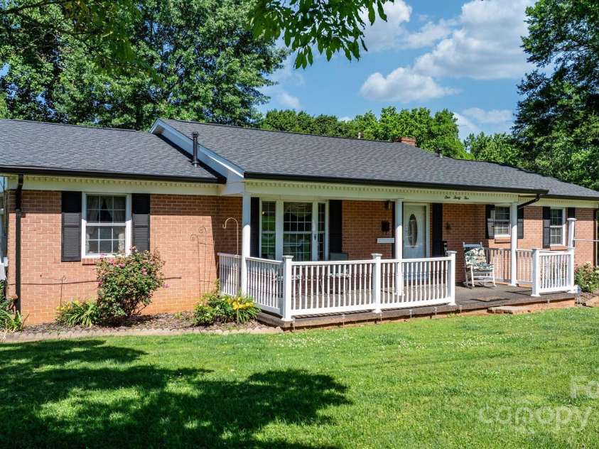 135 Burton Hills Circle, Gastonia, NC 28054.  MLS# CAR4269810, YatesRealty ID 23203. 