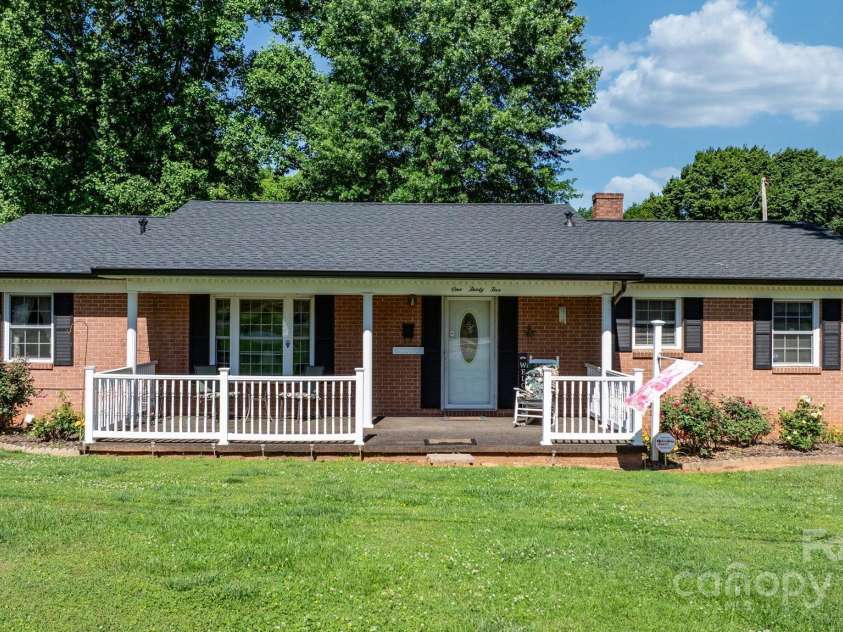 135 Burton Hills Circle, Gastonia, NC 28054.  MLS# CAR4269810, YatesRealty ID 23203. 