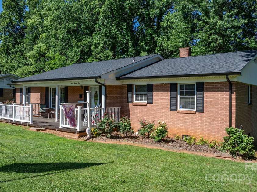 135 Burton Hills Circle, Gastonia, NC 28054.  MLS# CAR4269810, YatesRealty ID 23203. 