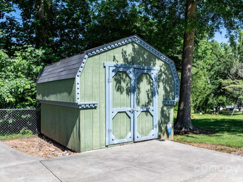 135 Burton Hills Circle, Gastonia, NC 28054.  MLS# CAR4269810, YatesRealty ID 23203. 