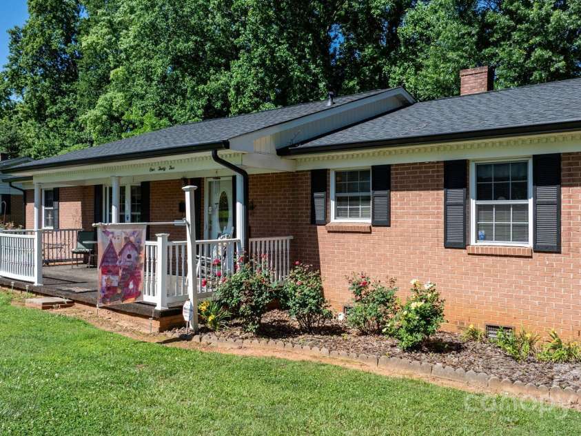 135 Burton Hills Circle, Gastonia, NC 28054.  MLS# CAR4269810, YatesRealty ID 23203. 