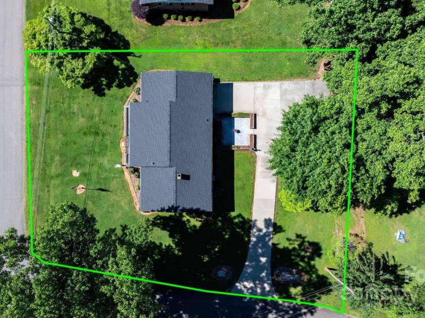 135 Burton Hills Circle, Gastonia, NC 28054.  MLS# CAR4269810, YatesRealty ID 23203. 