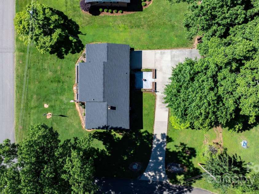 135 Burton Hills Circle, Gastonia, NC 28054.  MLS# CAR4269810, YatesRealty ID 23203. 