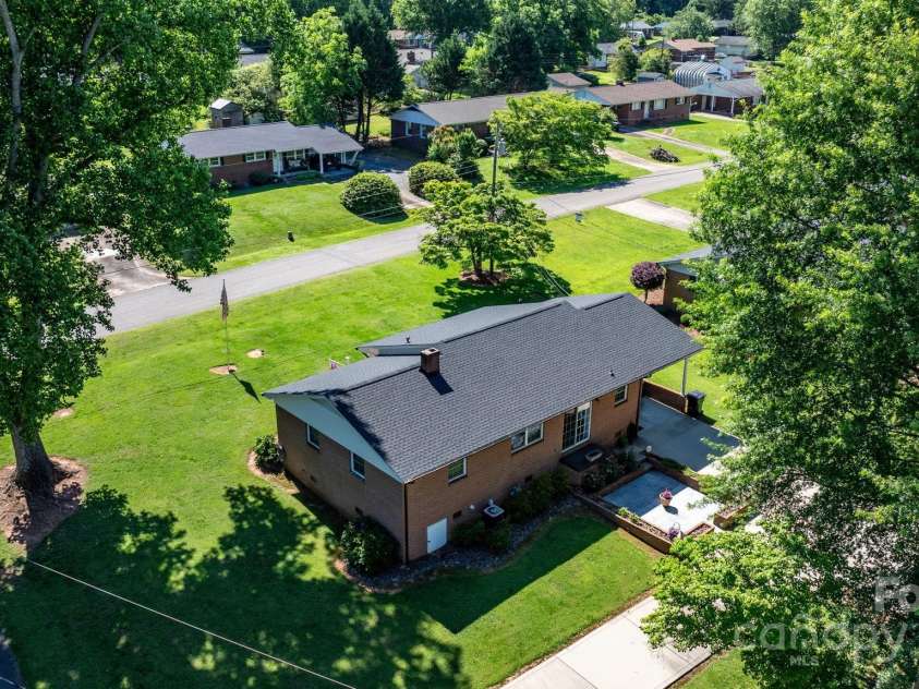 135 Burton Hills Circle, Gastonia, NC 28054.  MLS# CAR4269810, YatesRealty ID 23203. 