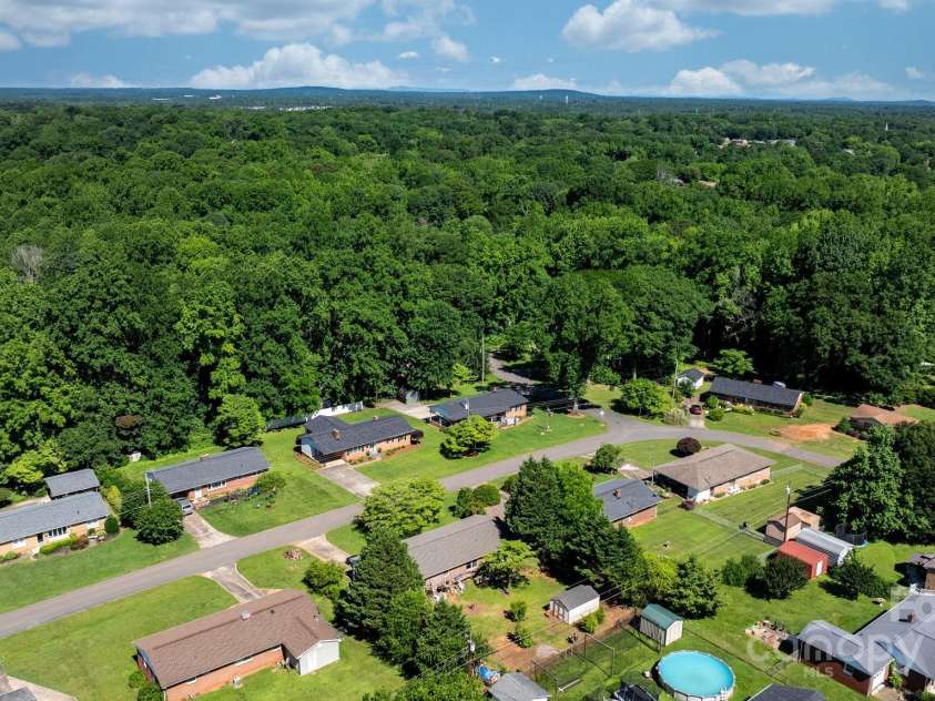 135 Burton Hills Circle, Gastonia, NC 28054.  MLS# CAR4269810, YatesRealty ID 23203. 