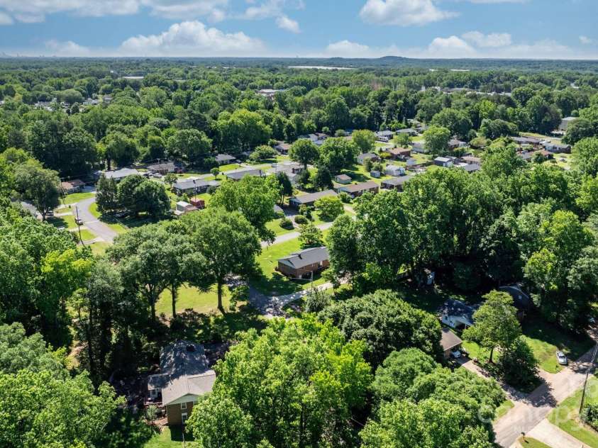 135 Burton Hills Circle, Gastonia, NC 28054.  MLS# CAR4269810, YatesRealty ID 23203. 