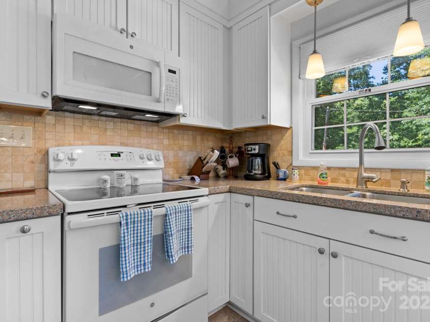 135 Burton Hills Circle, Gastonia, NC 28054.  MLS# CAR4269810, YatesRealty ID 23203. 