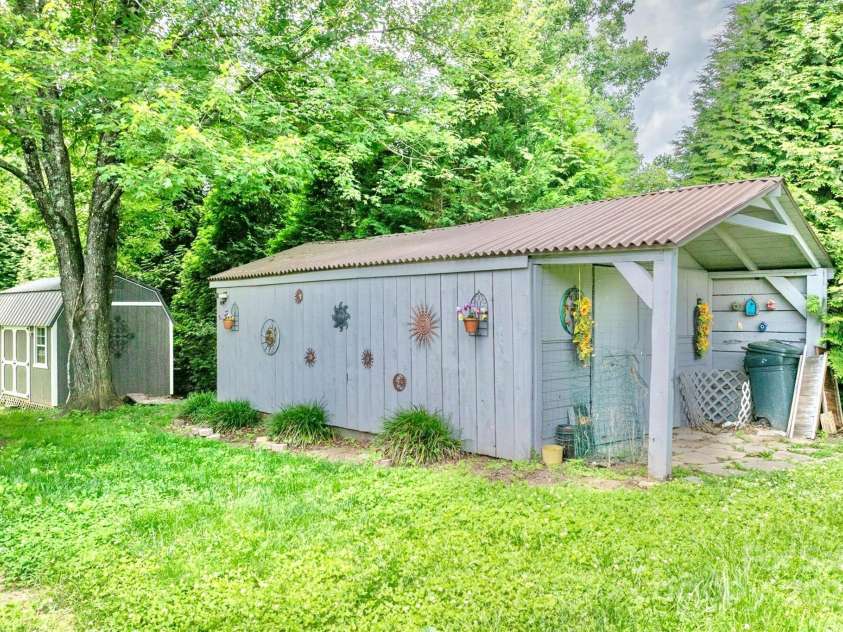 4897 Calico Road, Lenoir, NC 28645.  MLS# CAR4248024, YatesRealty ID 23204. 