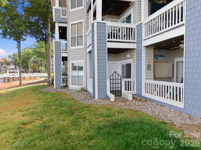 913 Southwest Drive, Davidson, NC 28036.  MLS# CAR4380934, YatesRealty ID 23205. 
