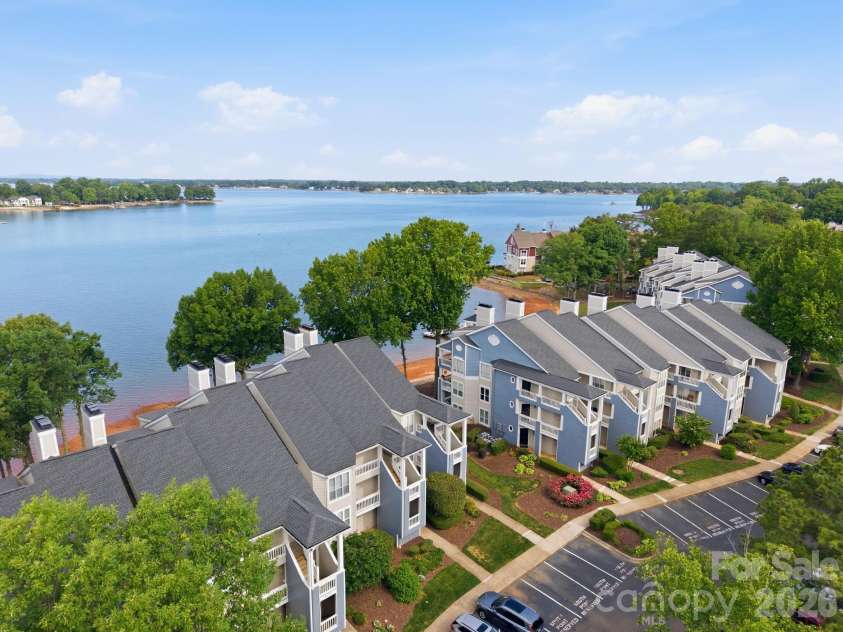 913 Southwest Drive, Davidson, NC 28036.  MLS# CAR4380934, YatesRealty ID 23205. 