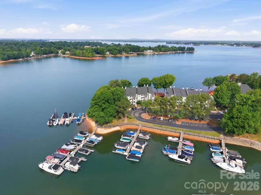 913 Southwest Drive, Davidson, NC 28036.  MLS# CAR4380934, YatesRealty ID 23205. 