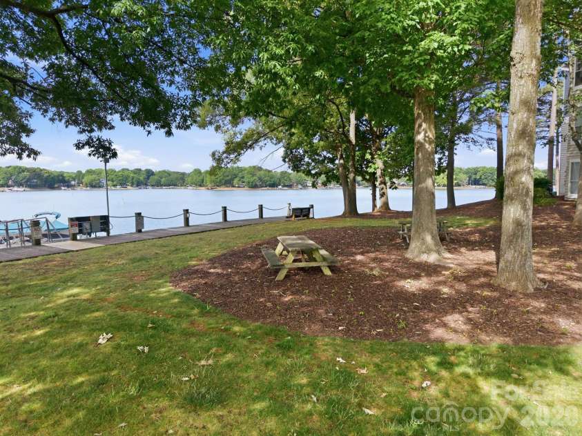 913 Southwest Drive, Davidson, NC 28036.  MLS# CAR4380934, YatesRealty ID 23205. 