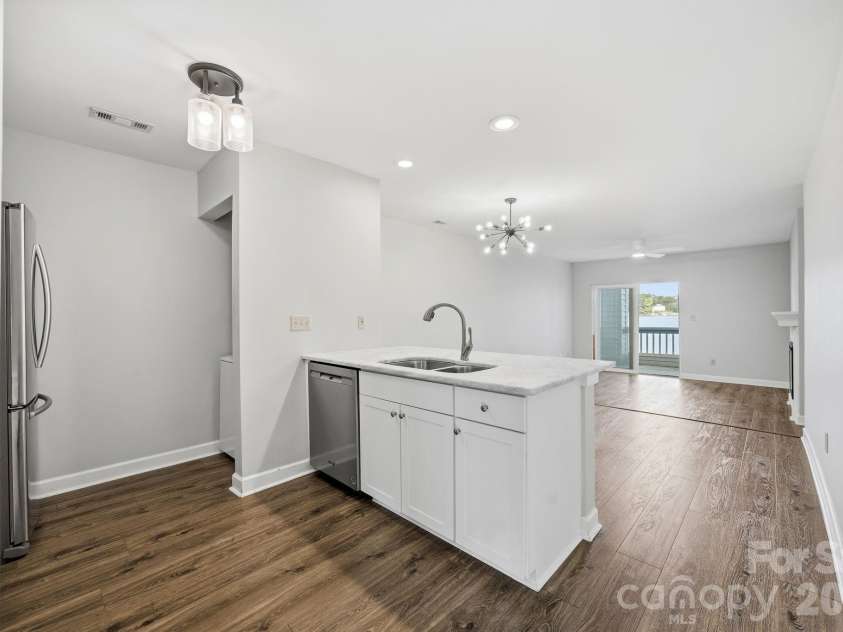 913 Southwest Drive, Davidson, NC 28036.  MLS# CAR4380934, YatesRealty ID 23205. 