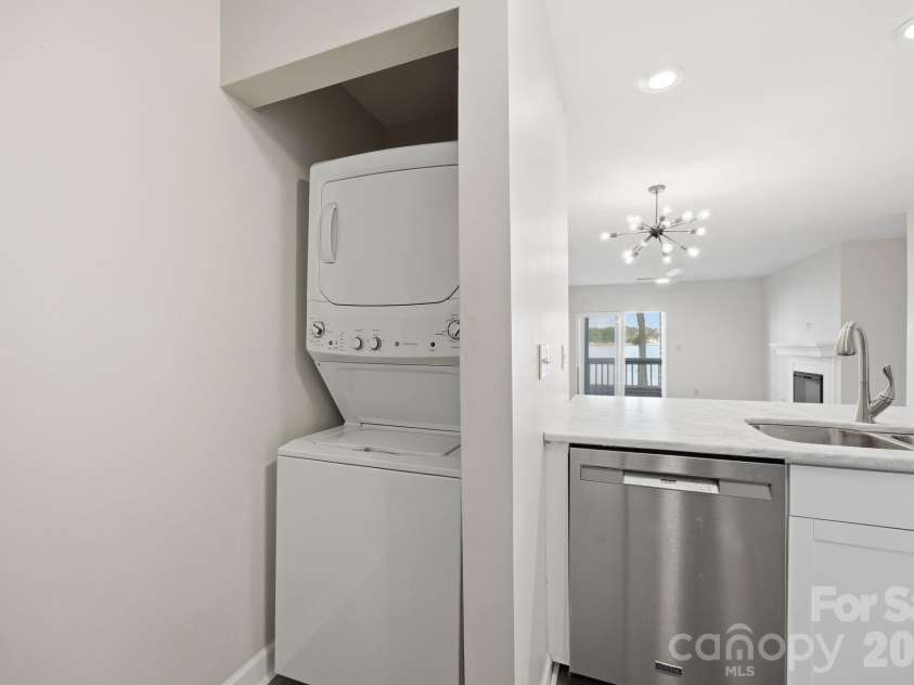 913 Southwest Drive, Davidson, NC 28036.  MLS# CAR4380934, YatesRealty ID 23205. 
