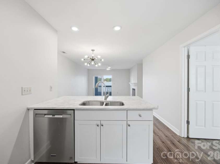 913 Southwest Drive, Davidson, NC 28036.  MLS# CAR4380934, YatesRealty ID 23205. 