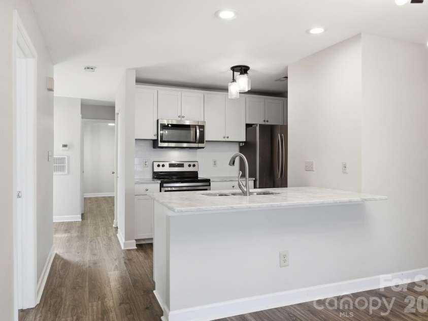 913 Southwest Drive, Davidson, NC 28036.  MLS# CAR4380934, YatesRealty ID 23205. 