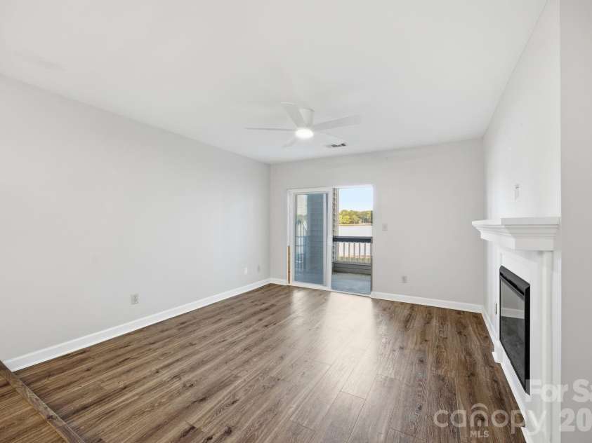 913 Southwest Drive, Davidson, NC 28036.  MLS# CAR4380934, YatesRealty ID 23205. 