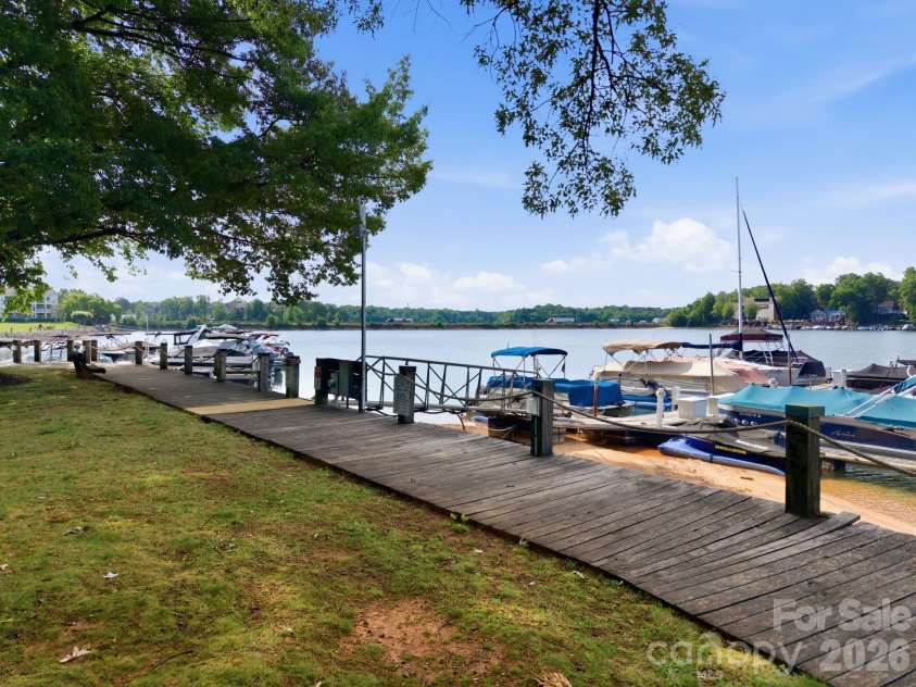913 Southwest Drive, Davidson, NC 28036.  MLS# CAR4380934, YatesRealty ID 23205. 