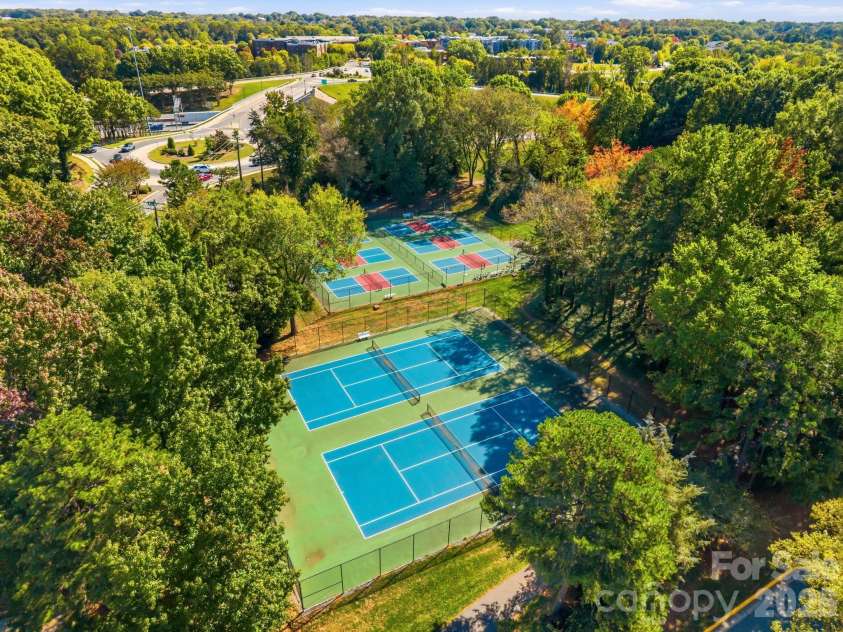 913 Southwest Drive, Davidson, NC 28036.  MLS# CAR4380934, YatesRealty ID 23205. 