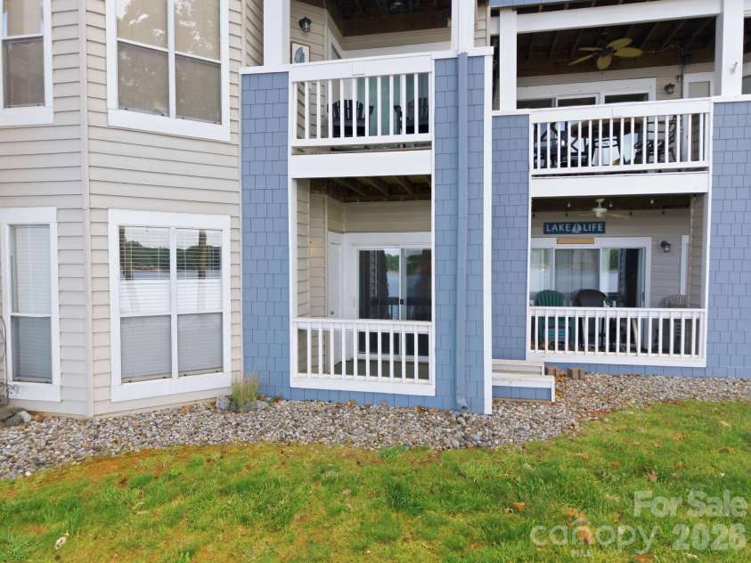 913 Southwest Drive, Davidson, NC 28036.  MLS# CAR4380934, YatesRealty ID 23205. 