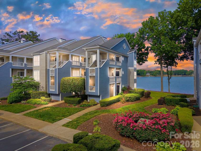 913 Southwest Drive, Davidson, NC 28036.  MLS# CAR4380934, YatesRealty ID 23205. 