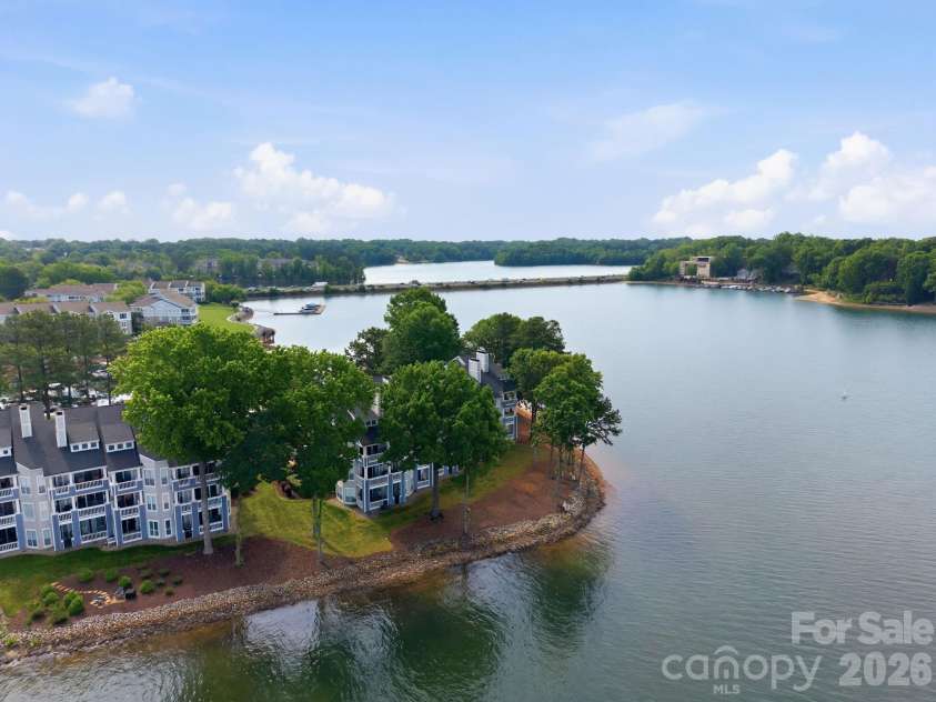 913 Southwest Drive, Davidson, NC 28036.  MLS# CAR4380934, YatesRealty ID 23205. 