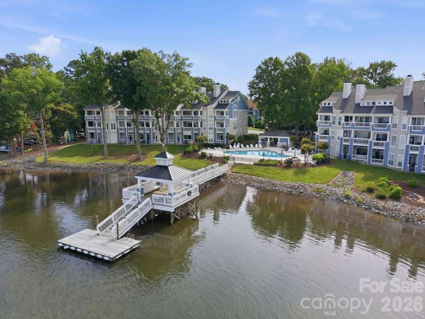 913 Southwest Drive, Davidson, NC 28036.  MLS# CAR4380934, YatesRealty ID 23205. 