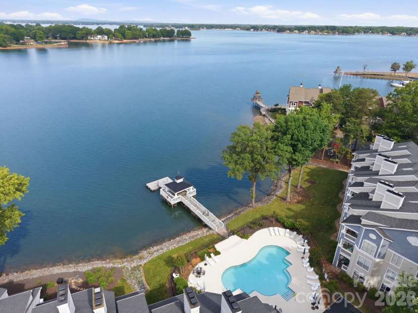 913 Southwest Drive, Davidson, NC 28036.  MLS# CAR4380934, YatesRealty ID 23205. 