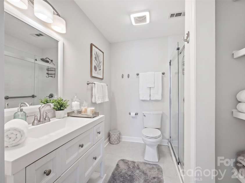 913 Southwest Drive, Davidson, NC 28036.  MLS# CAR4380934, YatesRealty ID 23205. VIRTUALLY STAGED
