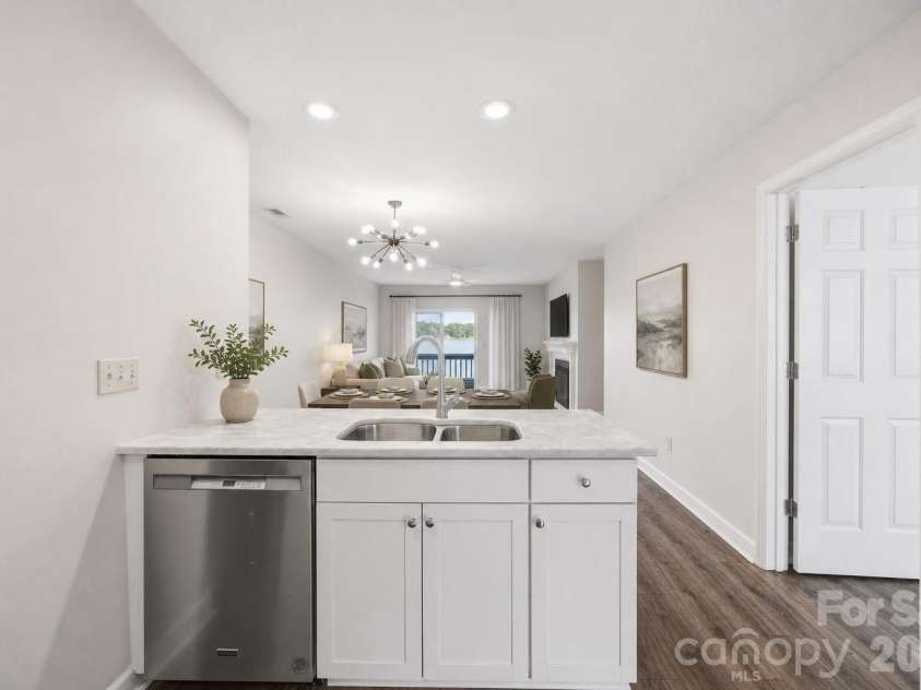 913 Southwest Drive, Davidson, NC 28036.  MLS# CAR4380934, YatesRealty ID 23205. VIRTUALLY STAGED