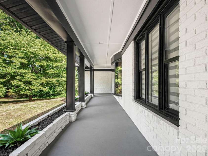 1831 Elizabeth Oaks Avenue, Charlotte, NC 28216.  MLS# CAR4381443, YatesRealty ID 23206. 