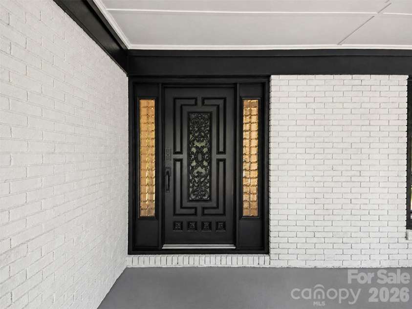 1831 Elizabeth Oaks Avenue, Charlotte, NC 28216.  MLS# CAR4381443, YatesRealty ID 23206. 