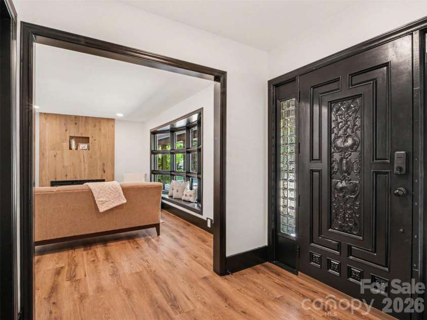 1831 Elizabeth Oaks Avenue, Charlotte, NC 28216.  MLS# CAR4381443, YatesRealty ID 23206. 