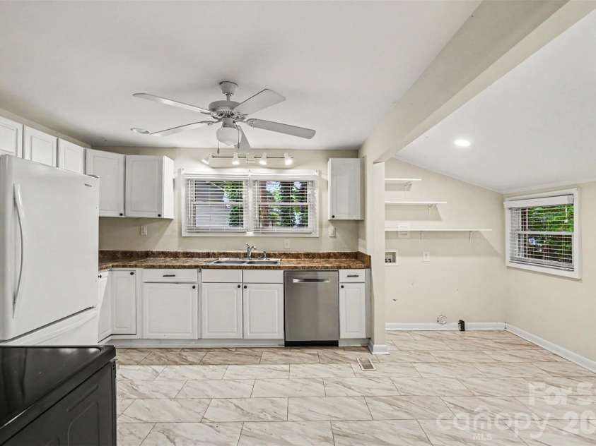 20 Wright Avenue, York, SC 29745.  MLS# CAR4377037, YatesRealty ID 23207. 