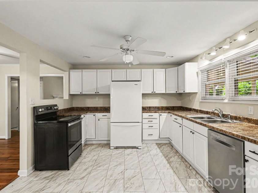 20 Wright Avenue, York, SC 29745.  MLS# CAR4377037, YatesRealty ID 23207. 