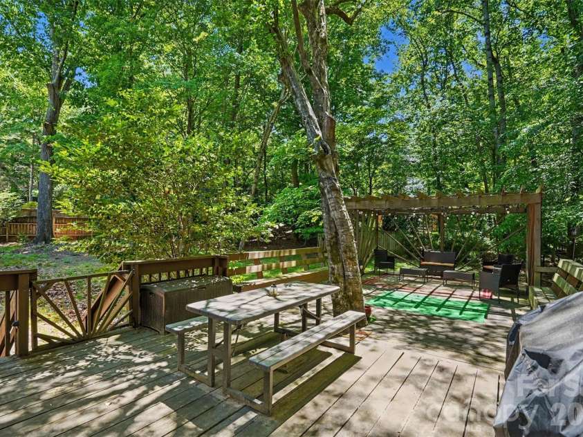 5812 Camelot Drive, Charlotte, NC 28270.  MLS# CAR4382129, YatesRealty ID 23208. 