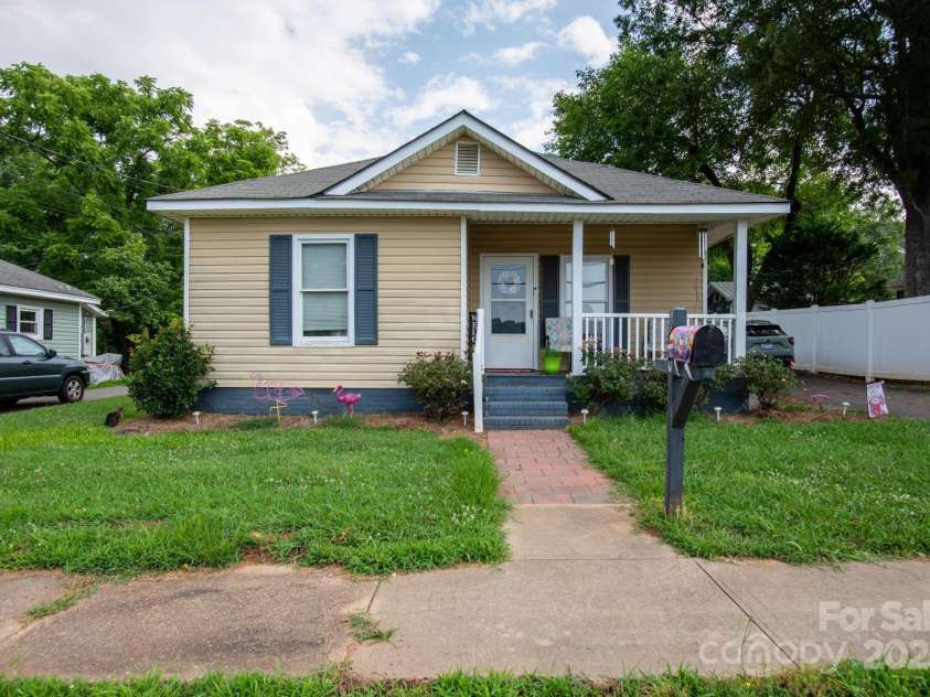 109 Fulton Street, Kings Mountain, NC 28086.  MLS# CAR4289026, YatesRealty ID 2321. 110 Walker St