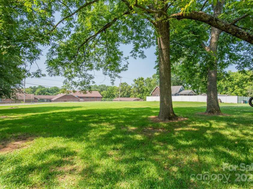 109 Fulton Street, Kings Mountain, NC 28086.  MLS# CAR4289026, YatesRealty ID 2321. Commercial Property looking from Fulton St home