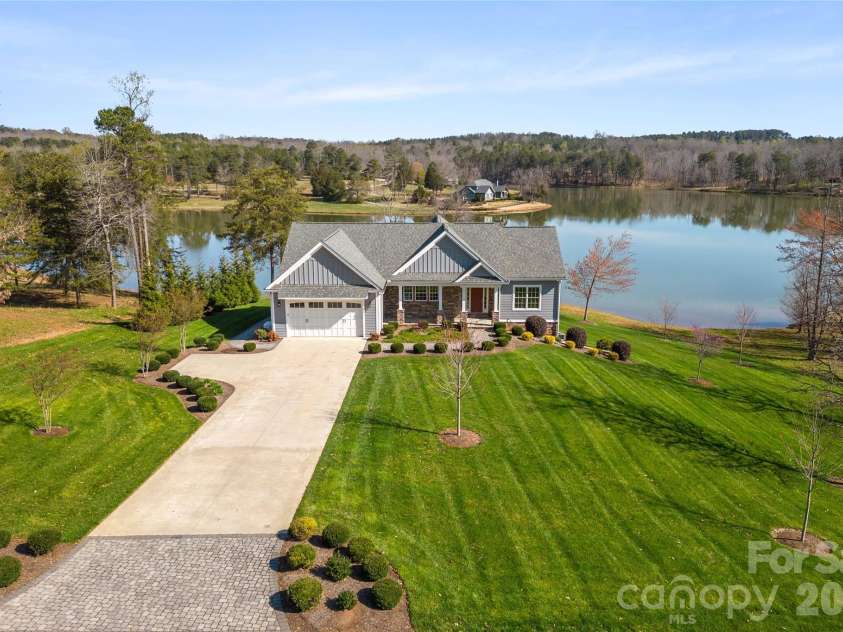 490 Mapleton Lane, Columbus, NC 28722.  MLS# CAR4346463, YatesRealty ID 2321. 