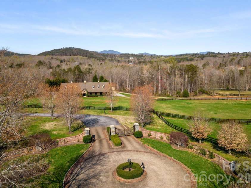490 Mapleton Lane, Columbus, NC 28722.  MLS# CAR4346463, YatesRealty ID 2321. 