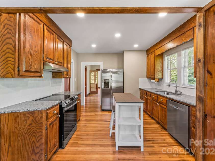 2523 Kool Park Road, Hickory, NC 28601.  MLS# CAR4186290, YatesRealty ID 23210. 