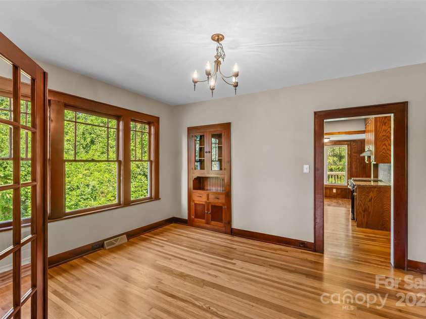 2523 Kool Park Road, Hickory, NC 28601.  MLS# CAR4186290, YatesRealty ID 23210. 