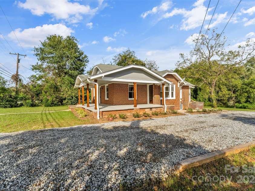 2523 Kool Park Road, Hickory, NC 28601.  MLS# CAR4186290, YatesRealty ID 23210. 