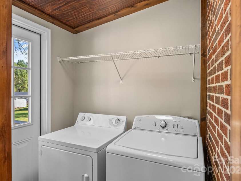 2523 Kool Park Road, Hickory, NC 28601.  MLS# CAR4186290, YatesRealty ID 23210. 