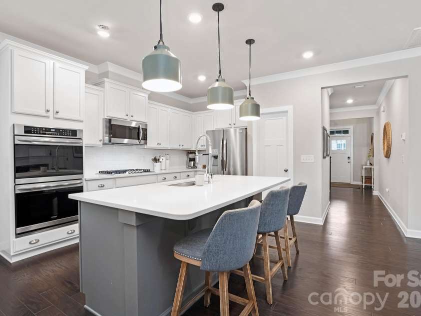 432 Hudson Place, Davidson, NC 28036.  MLS# CAR4377249, YatesRealty ID 23211. 