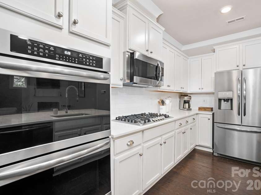 432 Hudson Place, Davidson, NC 28036.  MLS# CAR4377249, YatesRealty ID 23211. 