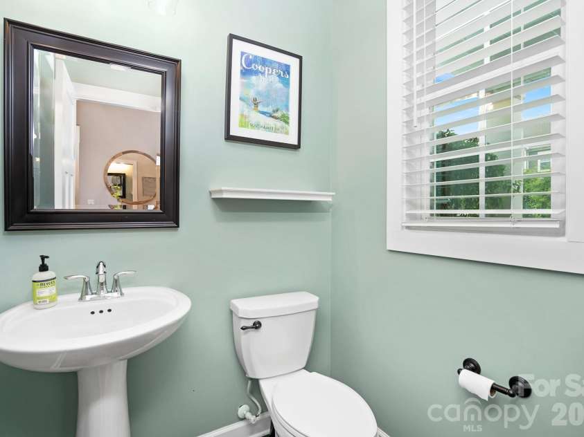 432 Hudson Place, Davidson, NC 28036.  MLS# CAR4377249, YatesRealty ID 23211. 