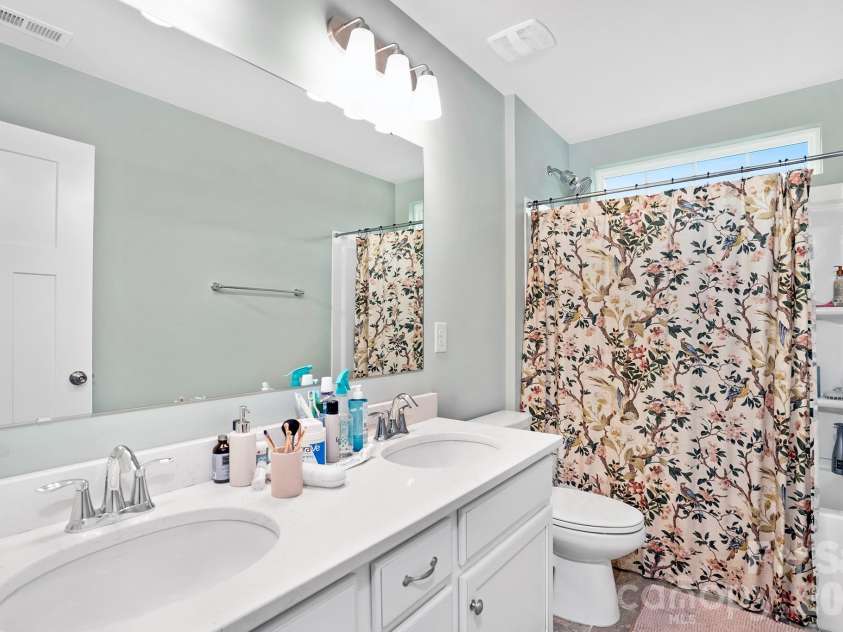 432 Hudson Place, Davidson, NC 28036.  MLS# CAR4377249, YatesRealty ID 23211. 