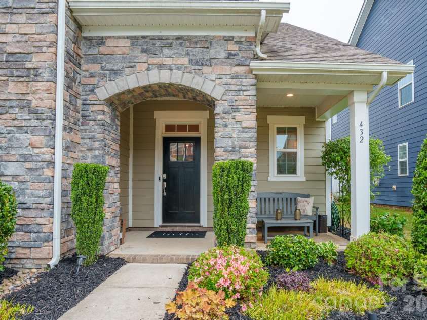 432 Hudson Place, Davidson, NC 28036.  MLS# CAR4377249, YatesRealty ID 23211. 
