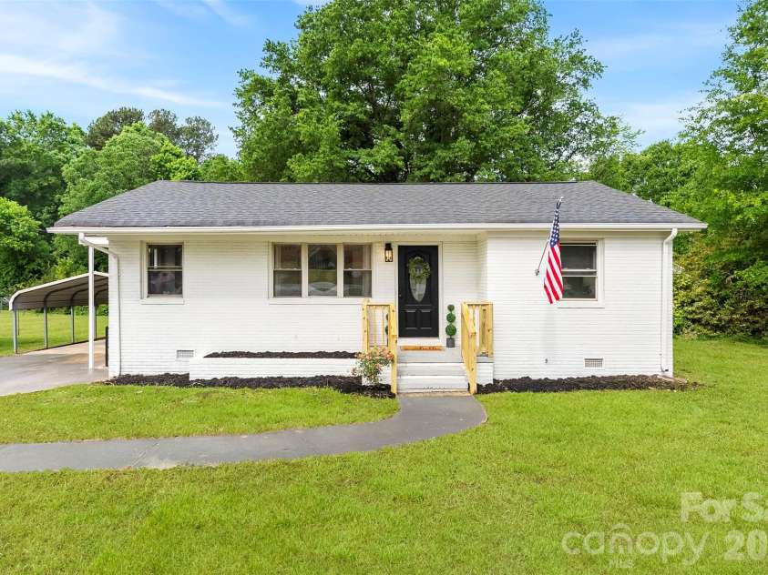3811 Little Mountain Road, Gastonia, NC 28056.  MLS# CAR4376838, YatesRealty ID 23212. 
